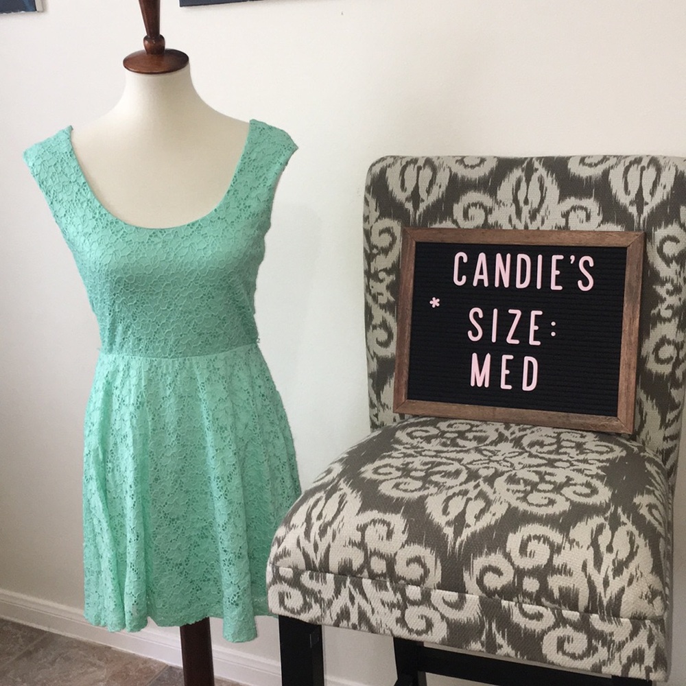 Candie’s Dress‎ sz medium/ green lace-like